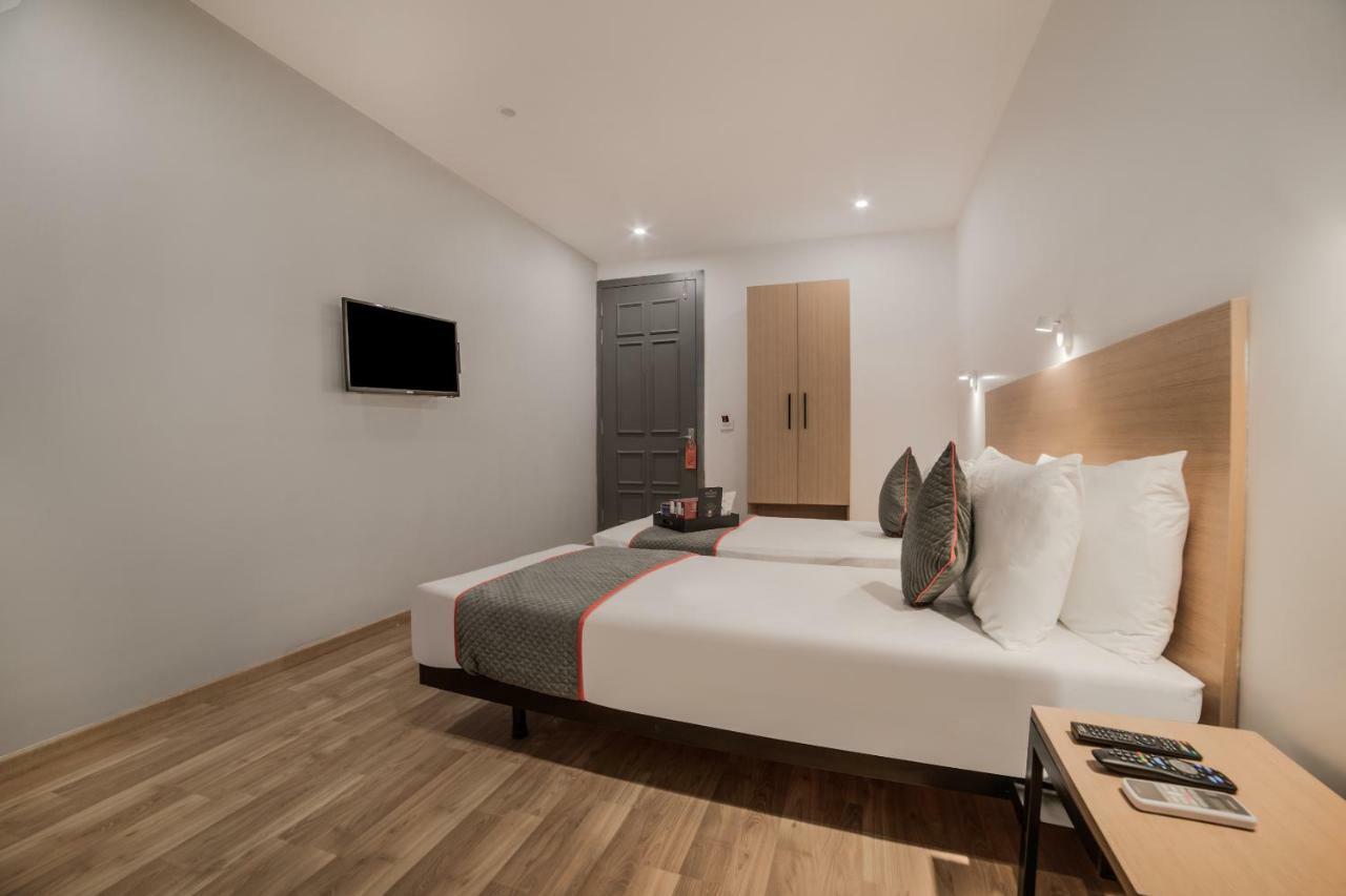 Oyo Townhouse 086 Pankha Road Hotell New Delhi Eksteriør bilde