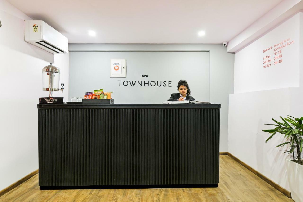 Oyo Townhouse 086 Pankha Road Hotell New Delhi Eksteriør bilde